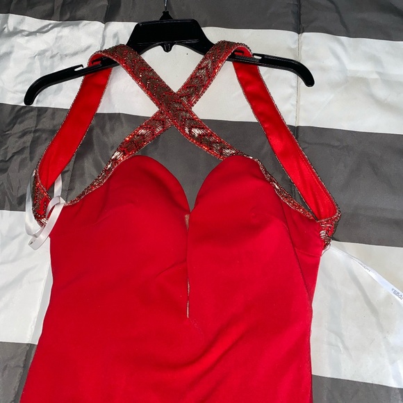 Size 4 Red Prom dress - Picture 2 of 4